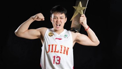  奥格斯堡防守反击犀利，抓住机会一击致命带走胜利