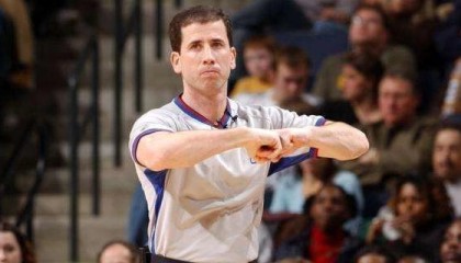  尼斯主帅赛后炮轰裁判 称争议判罚改变局势  